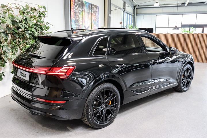 Sort Audi e-tron fra 2023