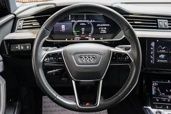 Sort Audi e-tron fra 2023