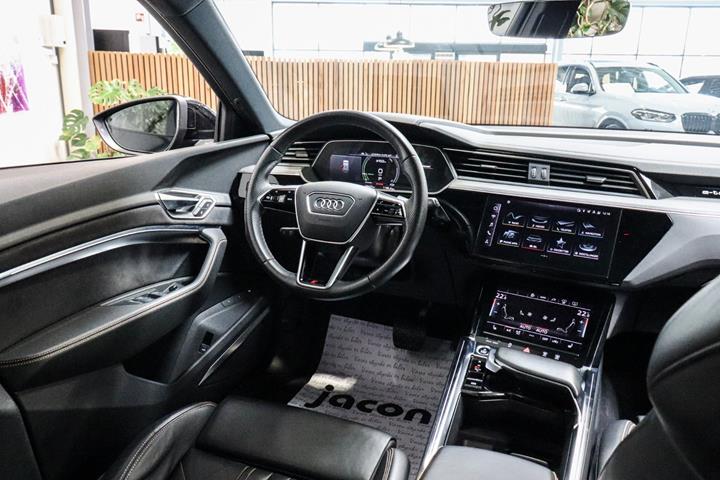 Sort Audi e-tron fra 2023