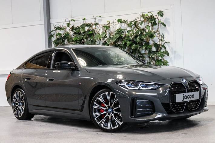 Grå BMW i4 fra 2023