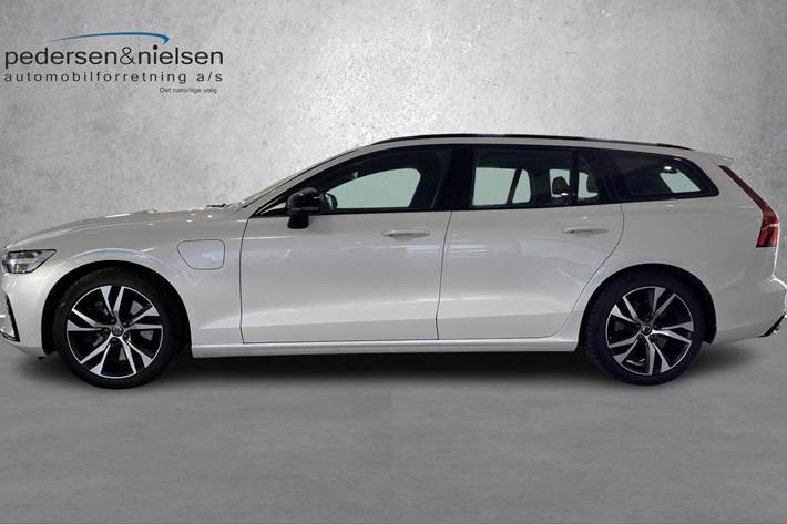Hvid Volvo V60 fra 2022