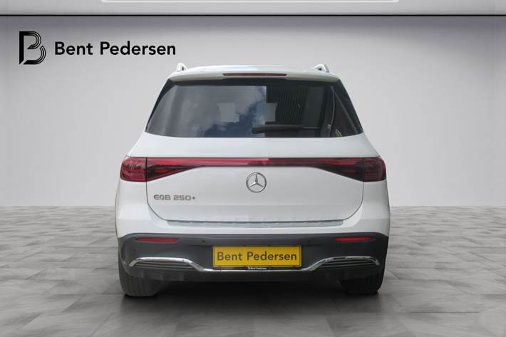 Hvid Mercedes EQB 250+ fra 2024