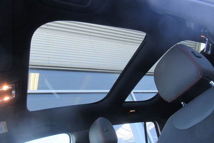 Hvid Mercedes EQB 250+ fra 2024