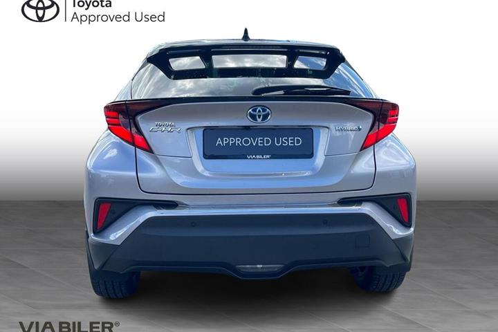 Grå Toyota C-HR fra 2021