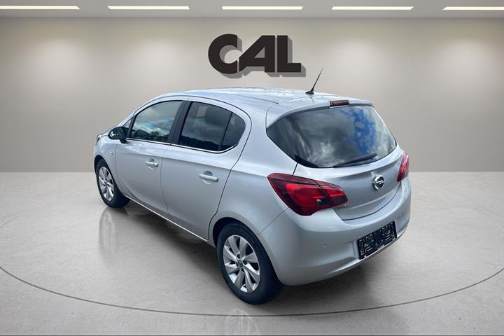 Sølv Opel Corsa fra 2019