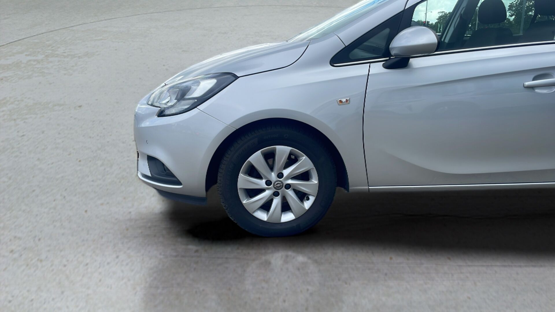 Sølv Opel Corsa fra 2019