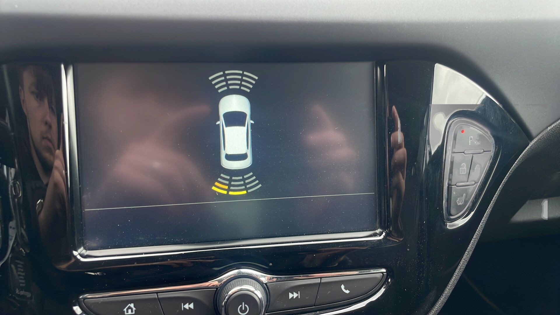Sølv Opel Corsa fra 2019