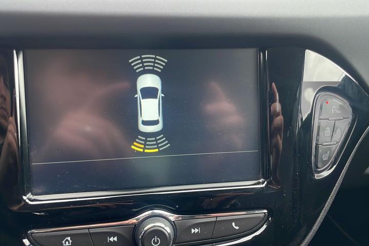 Sølv Opel Corsa fra 2019