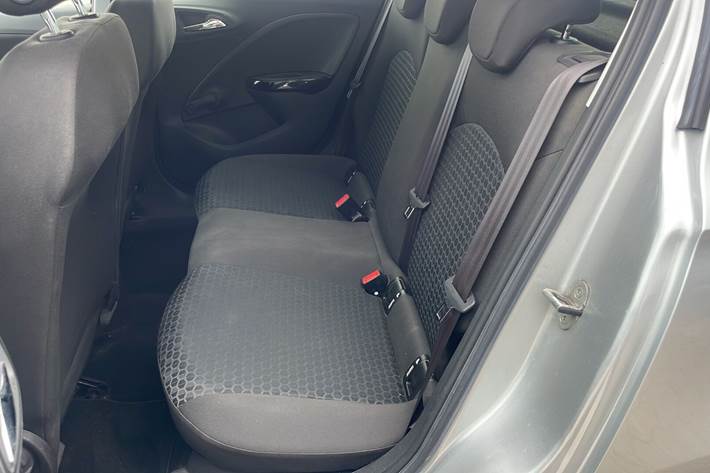 Sølv Opel Corsa fra 2019