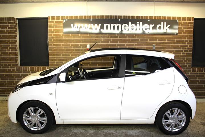 Hvid Toyota Aygo fra 2015
