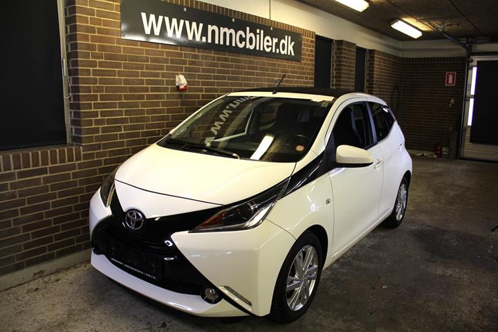 Hvid Toyota Aygo fra 2015
