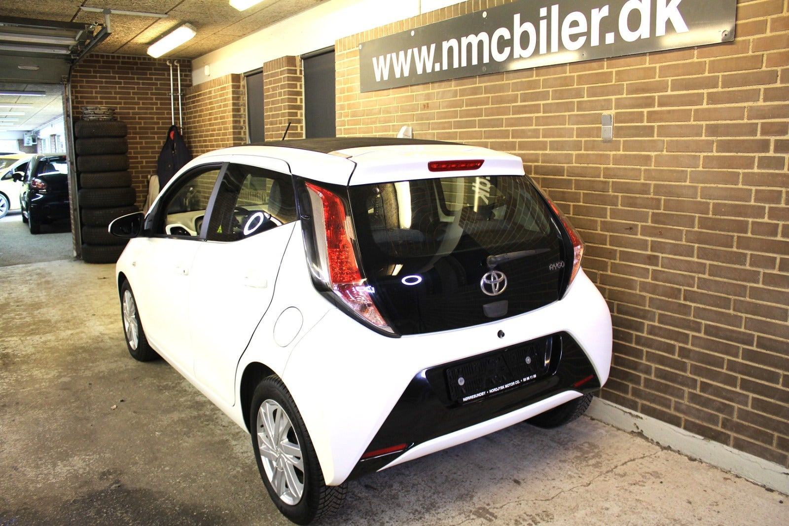 Hvid Toyota Aygo fra 2015