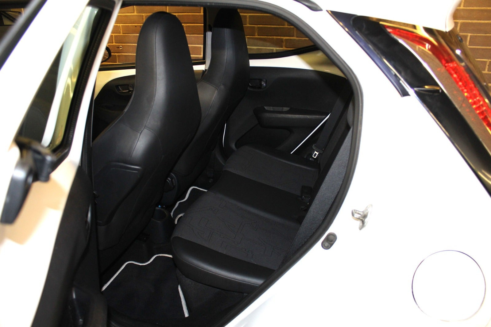 Hvid Toyota Aygo fra 2015