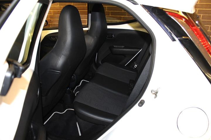 Hvid Toyota Aygo fra 2015