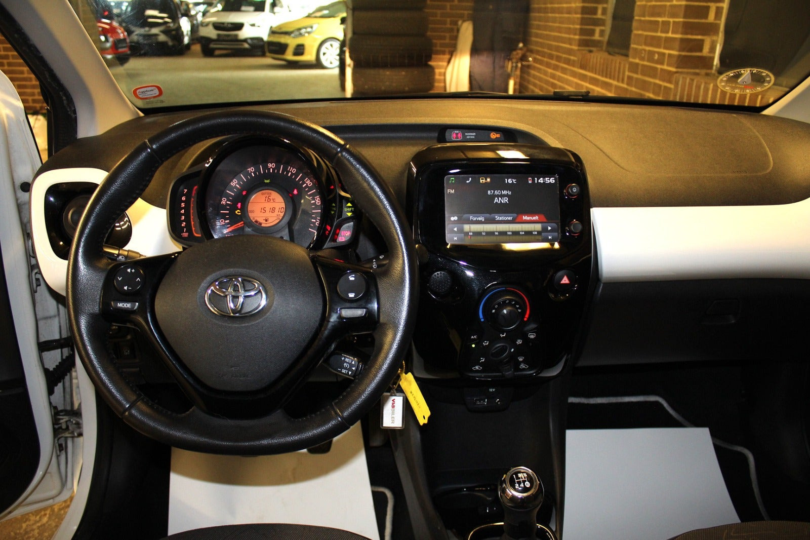 Hvid Toyota Aygo fra 2015