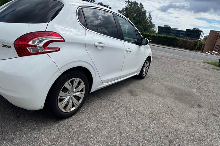 undefined Peugeot 208 fra 2014