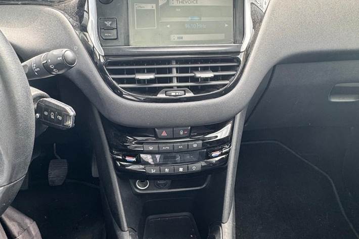 undefined Peugeot 208 fra 2014