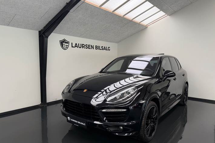 Sort Porsche Cayenne GTS fra 2013