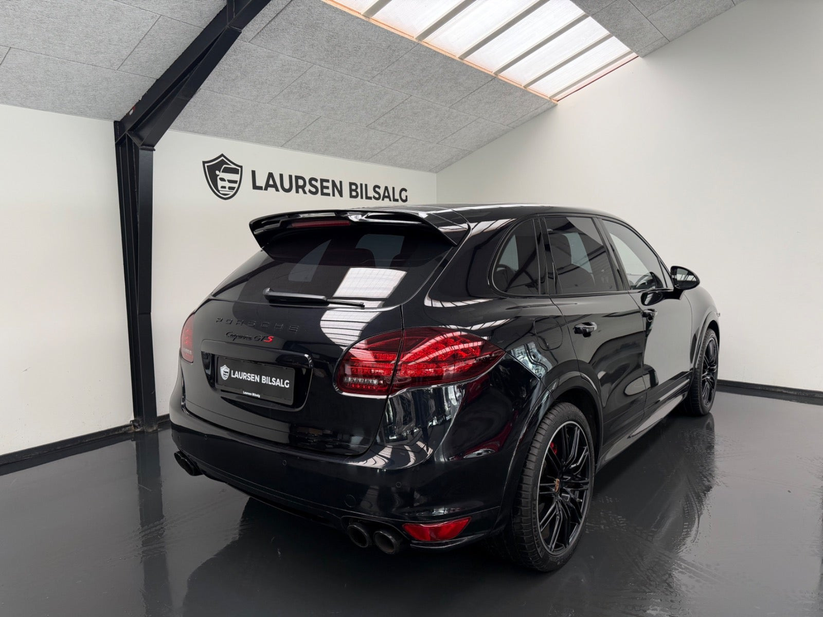 Sort Porsche Cayenne GTS fra 2013