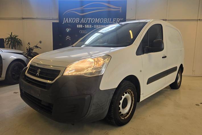 Hvid Peugeot Partner fra 2017