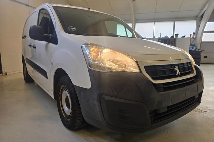 Hvid Peugeot Partner fra 2017