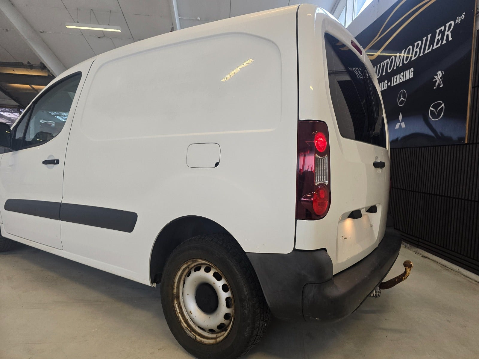 Hvid Peugeot Partner fra 2017