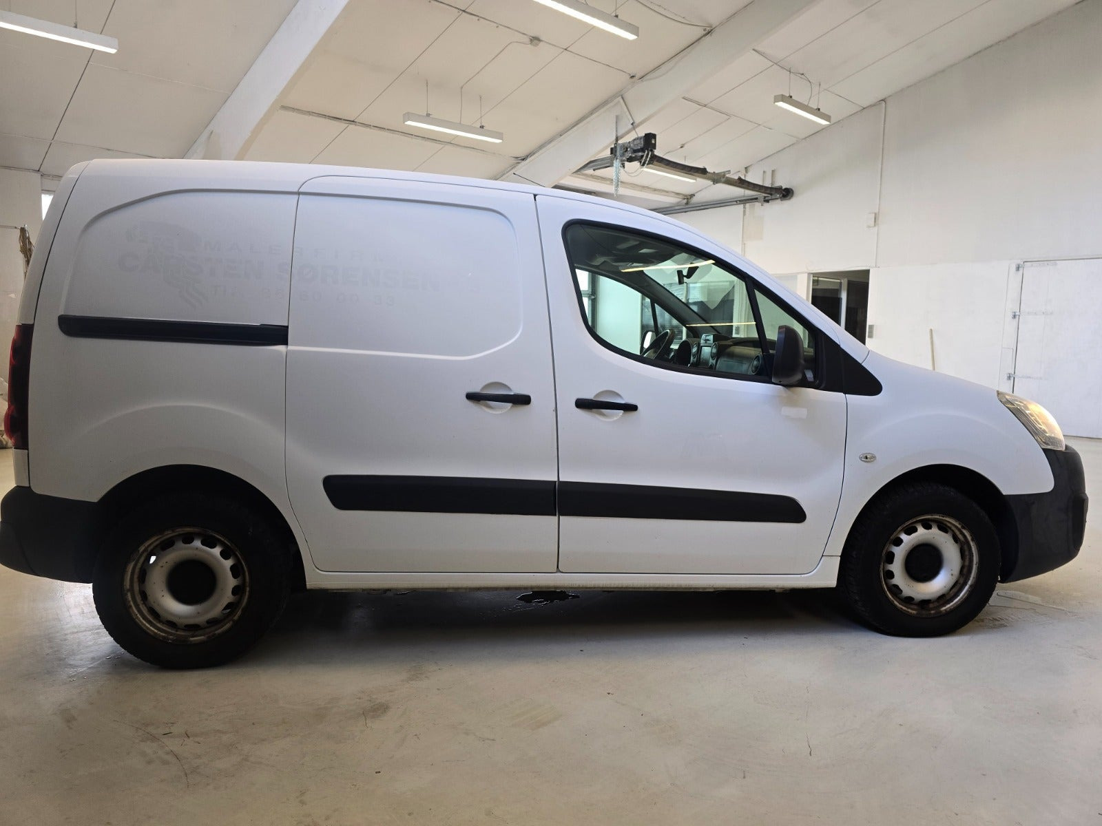 Hvid Peugeot Partner fra 2017