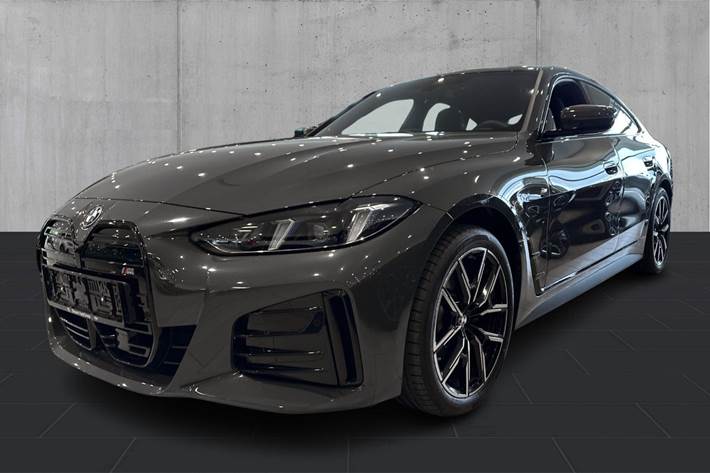 Grå BMW i4 fra 2026