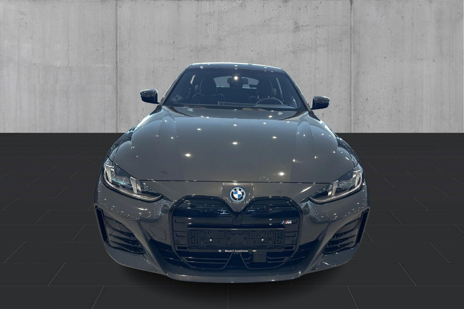Grå BMW i4 fra 2026