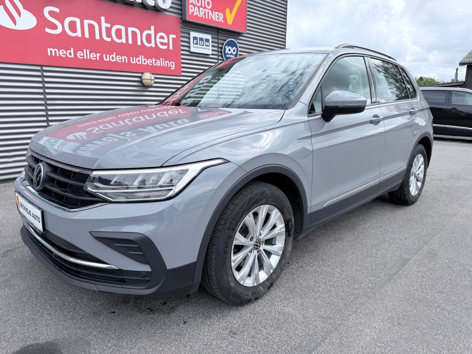Grå VW Tiguan fra 2021