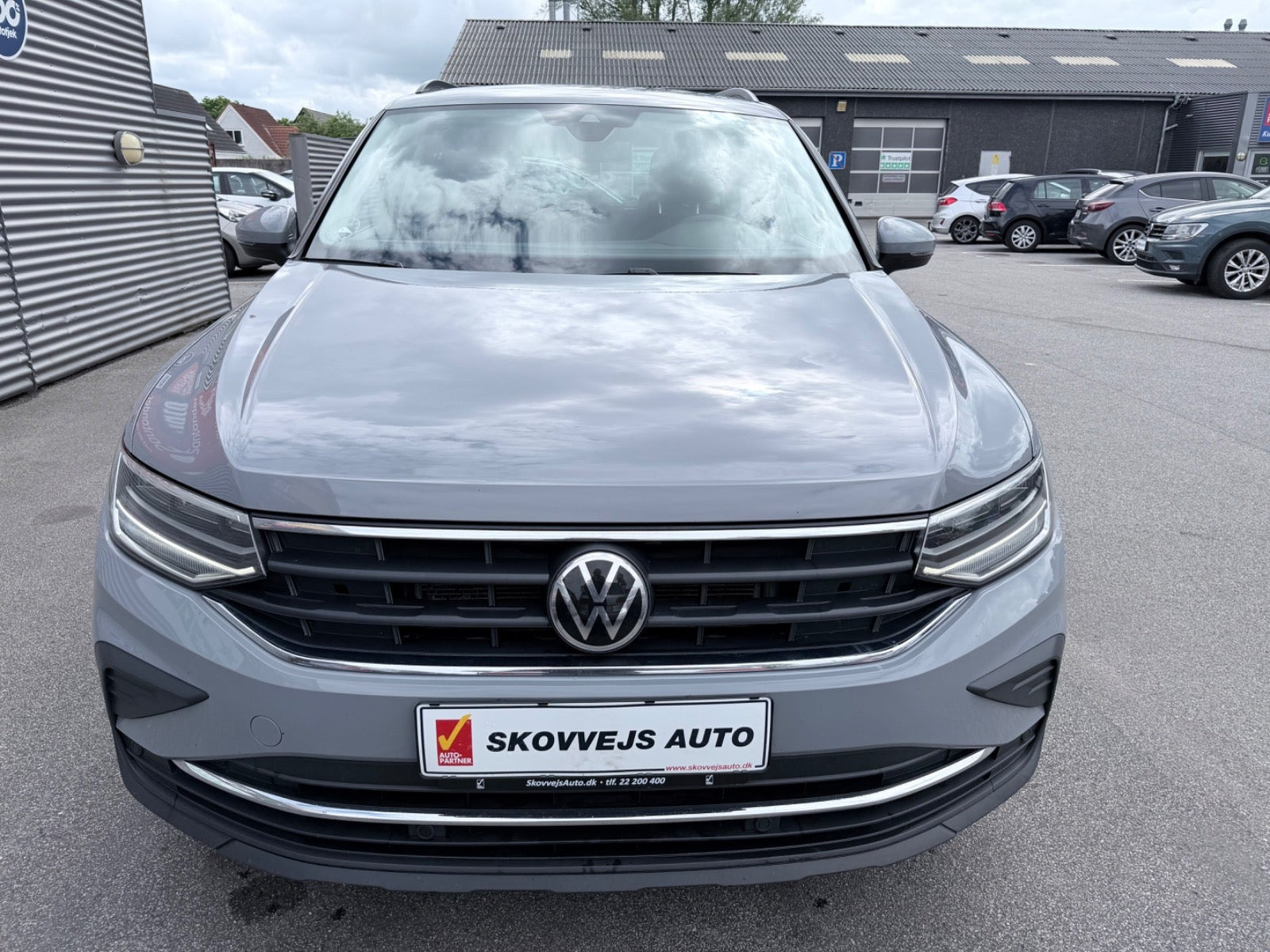Grå VW Tiguan fra 2021