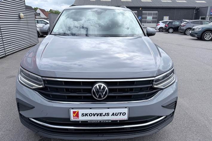 Grå VW Tiguan fra 2021