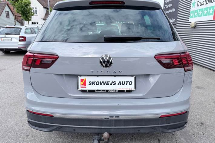 Grå VW Tiguan fra 2021