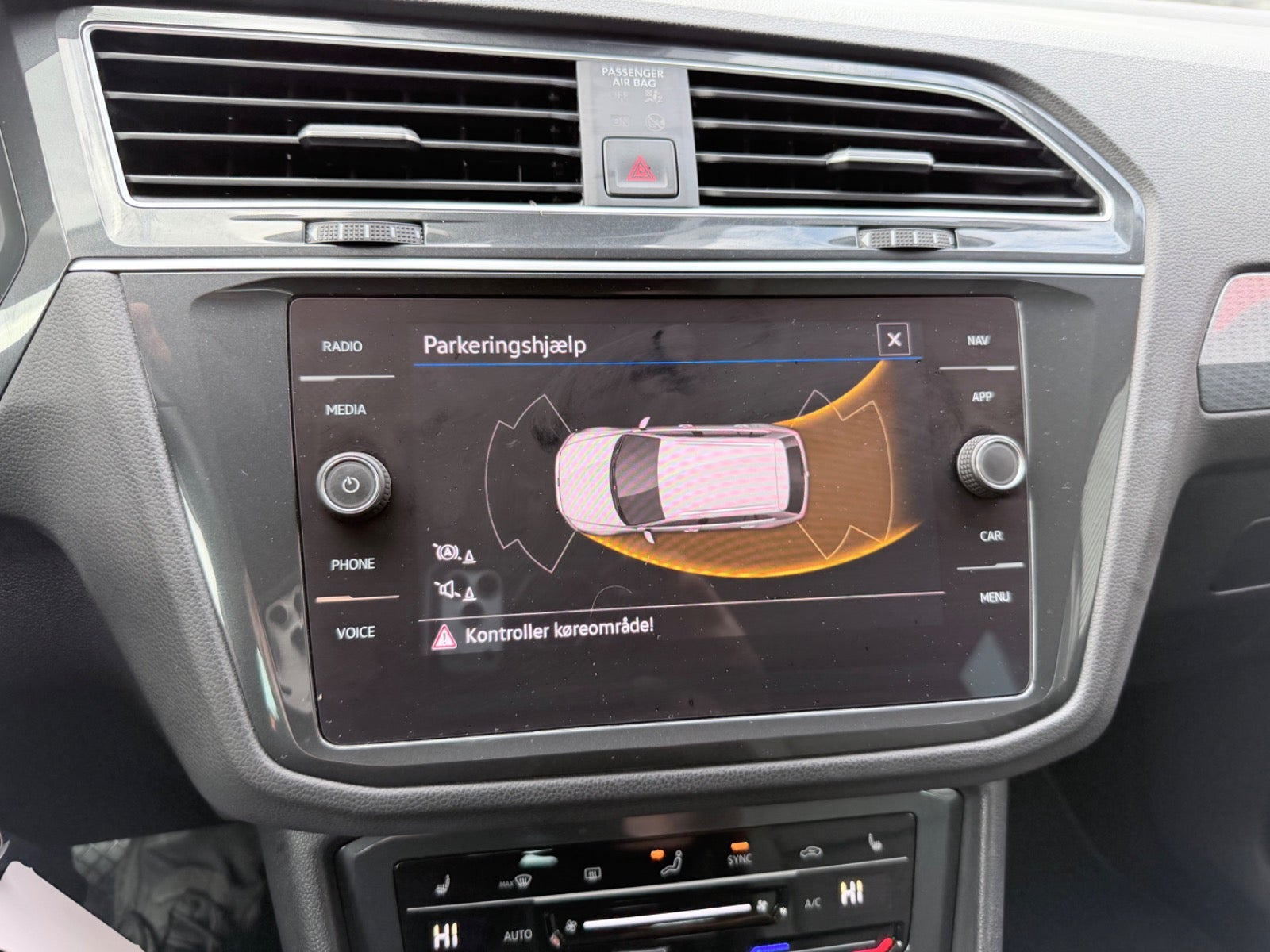 Grå VW Tiguan fra 2021