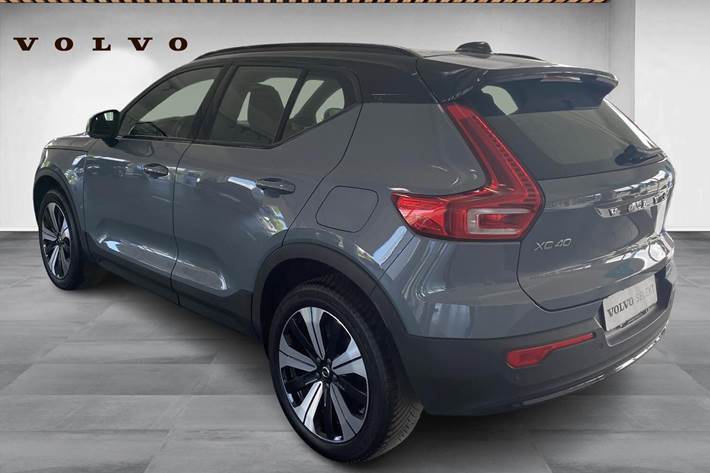 Grå Volvo XC40 fra 2022