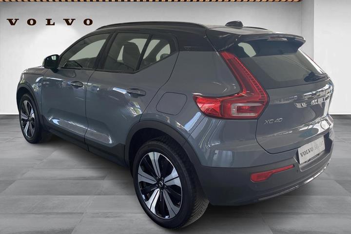 Grå Volvo XC40 fra 2022