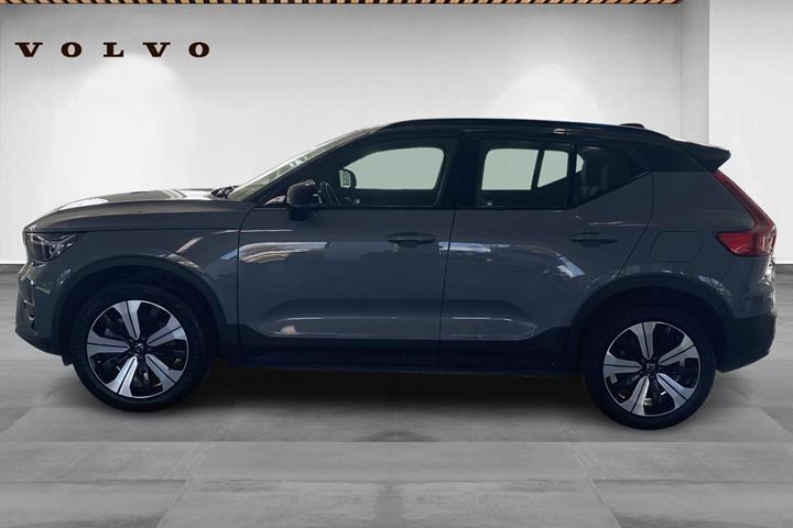 Grå Volvo XC40 fra 2022