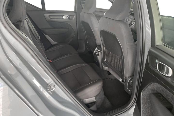 Grå Volvo XC40 fra 2022