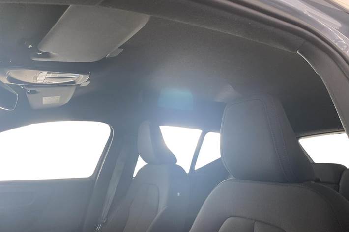 Grå Volvo XC40 fra 2022