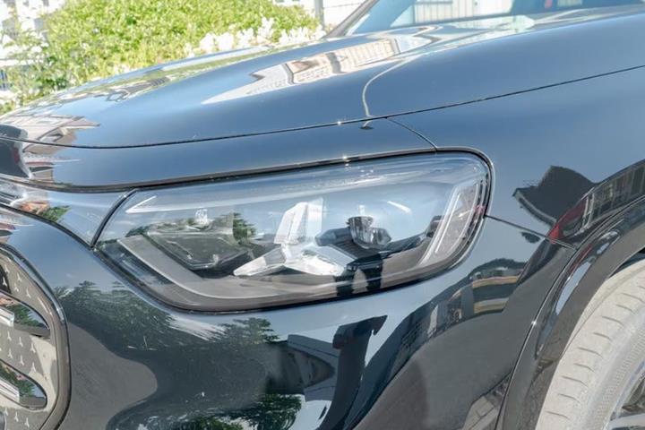 Sort Mercedes EQB250+ fra 2026