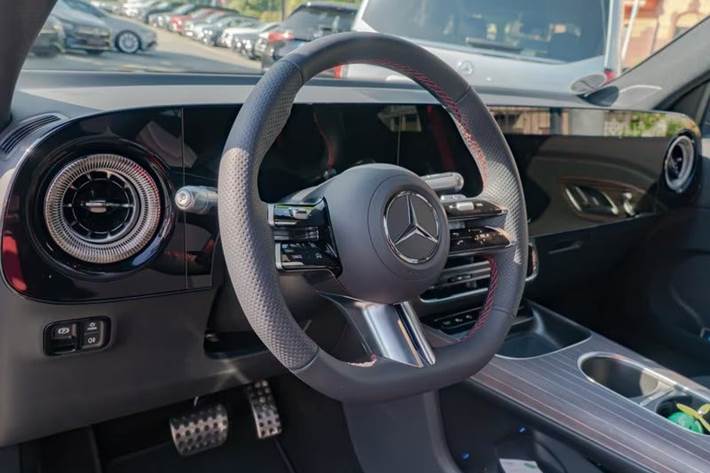Sort Mercedes EQB250+ fra 2026