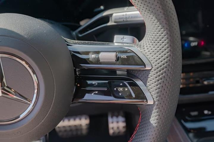 Sort Mercedes EQB250+ fra 2026