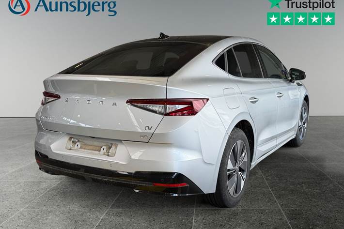 Grå Skoda Enyaq fra 2023