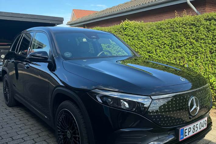 Sort Mercedes EQB 250+ fra 2025