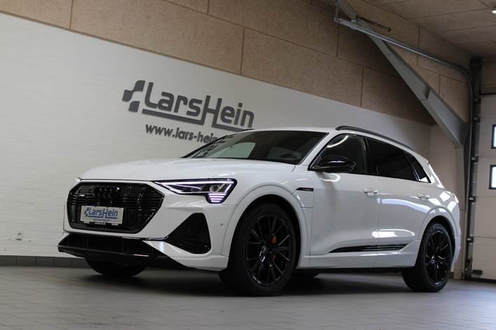 Hvid Audi e-tron fra 2023