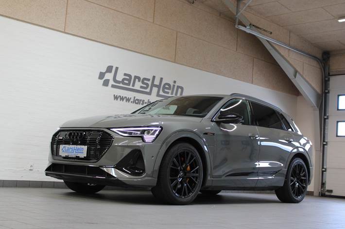Grå Audi e-tron fra 2023