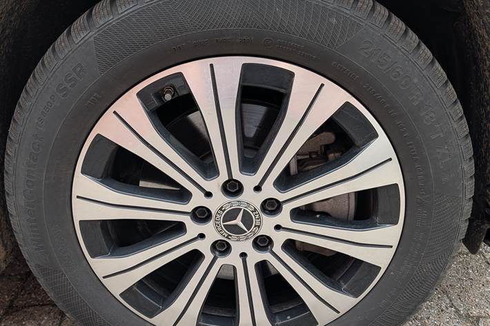 Sort Mercedes EQB 250+ fra 2025