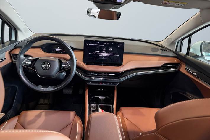Hvid Skoda Enyaq fra 2022