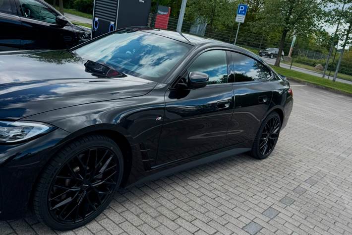 Sort BMW i4 fra 2023