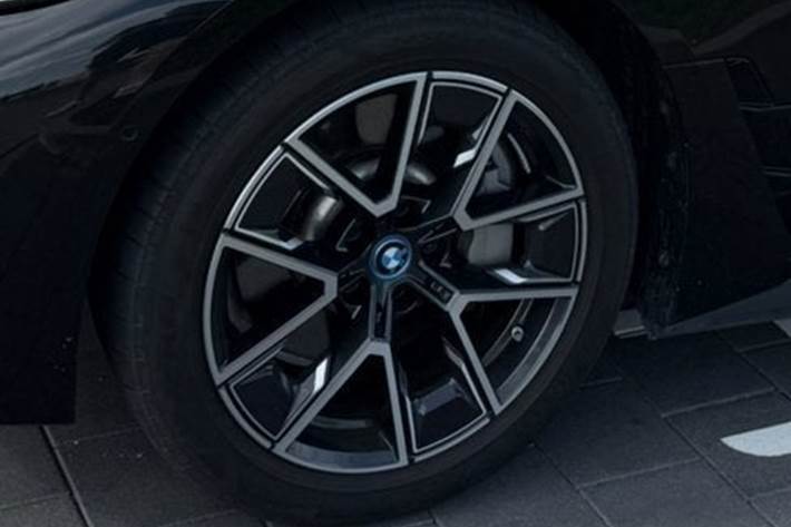 Sort BMW i4 fra 2023